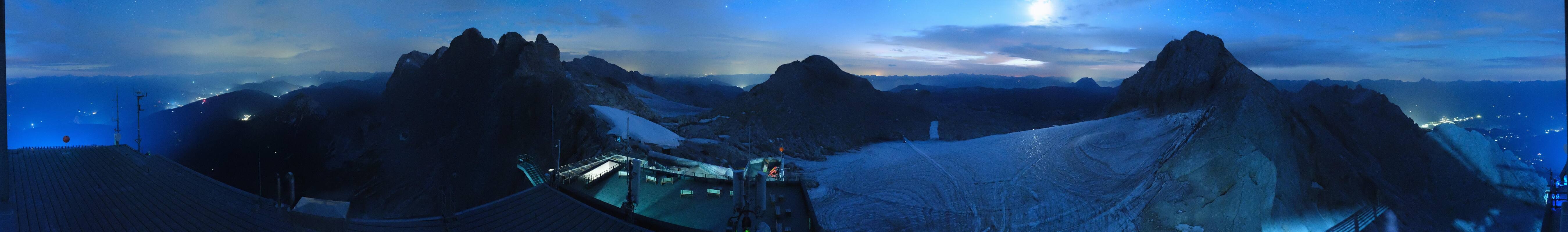 Archived image Panoramic webcam view at the Dachstein Glacier