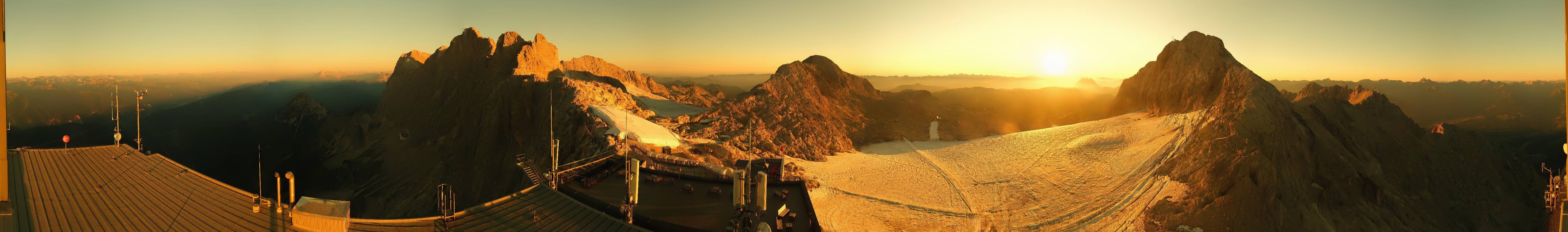 Archiv Foto Webcam Dachstein Gletscher: Panoramablick von der Bergstation