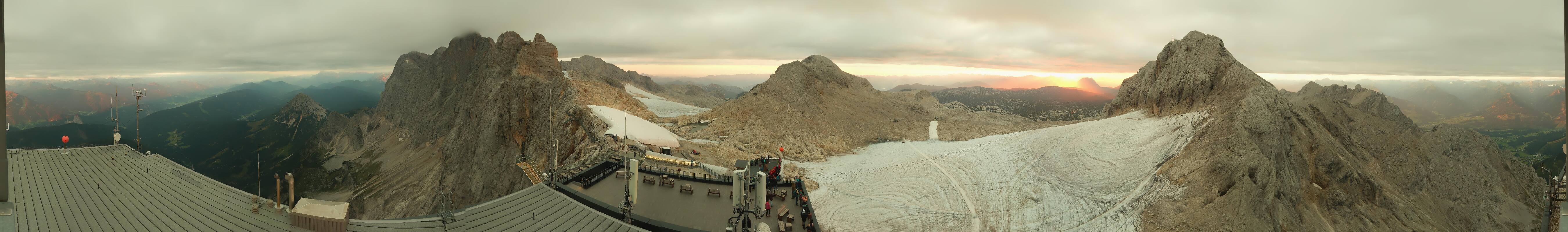 Archiv Foto Webcam Dachstein Gletscher: Panoramablick von der Bergstation
