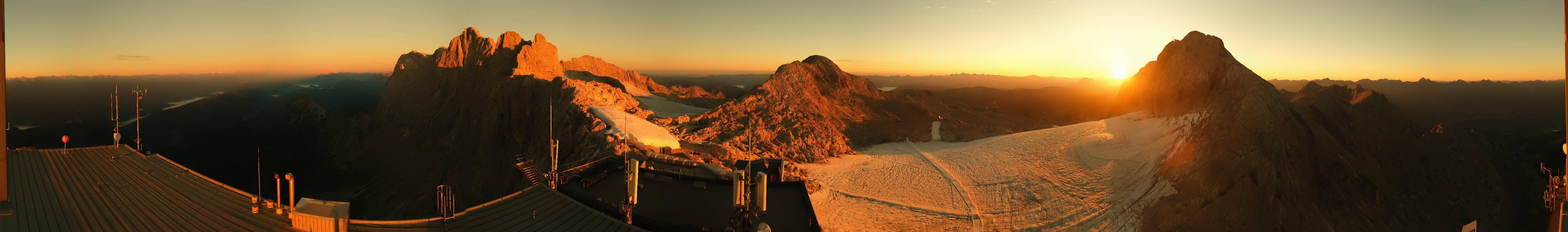 Archiv Foto Webcam Dachstein Gletscher: Panoramablick von der Bergstation