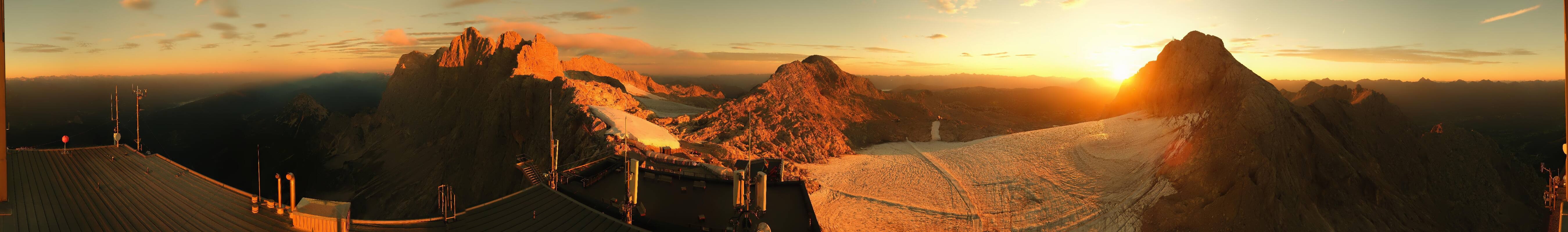 Archiv Foto Webcam Dachstein Gletscher: Panoramablick von der Bergstation
