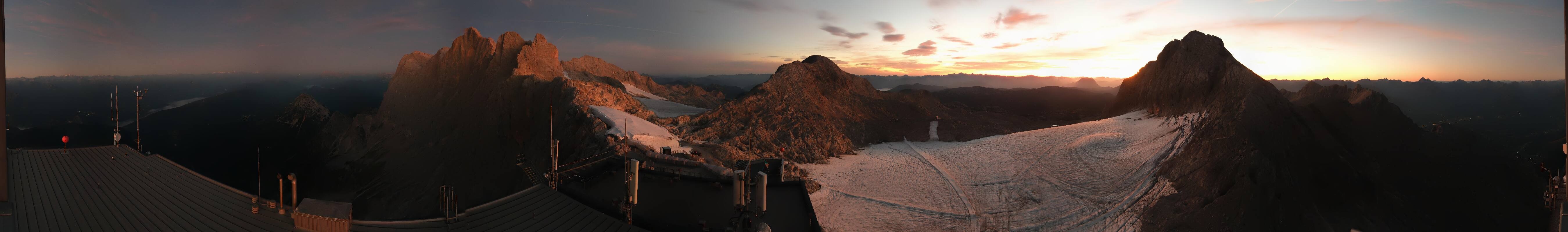 Archiv Foto Webcam Dachstein Gletscher: Panoramablick von der Bergstation