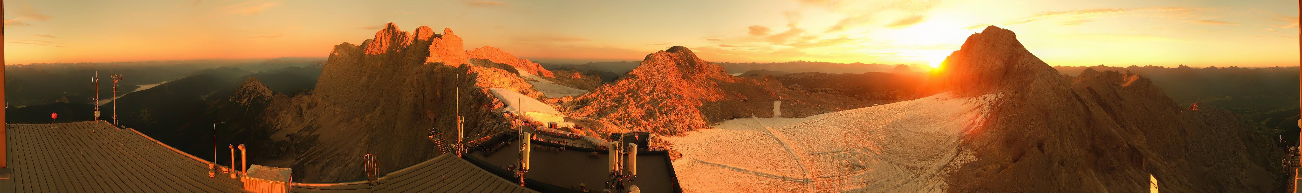 Archiv Foto Webcam Dachstein Gletscher: Panoramablick von der Bergstation