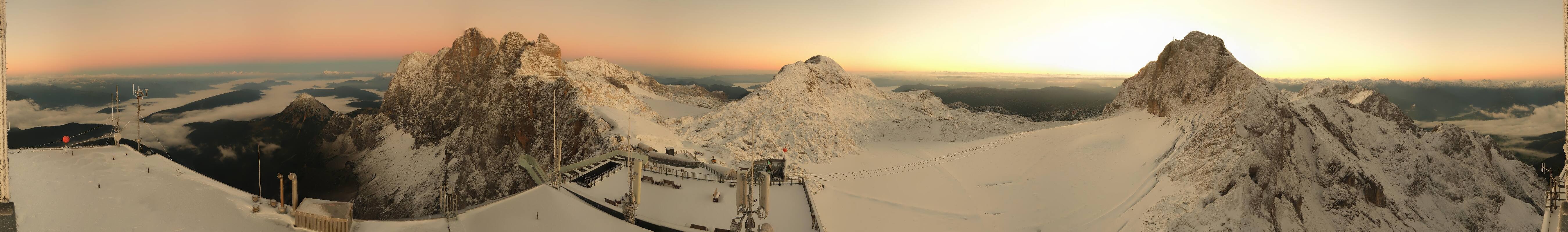 Archiv Foto Webcam Dachstein Gletscher: Panoramablick von der Bergstation
