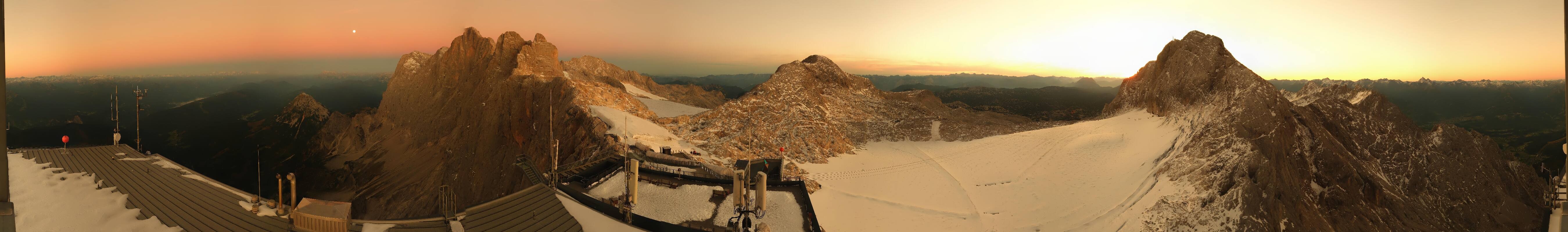 Archived image Panoramic webcam view at the Dachstein Glacier