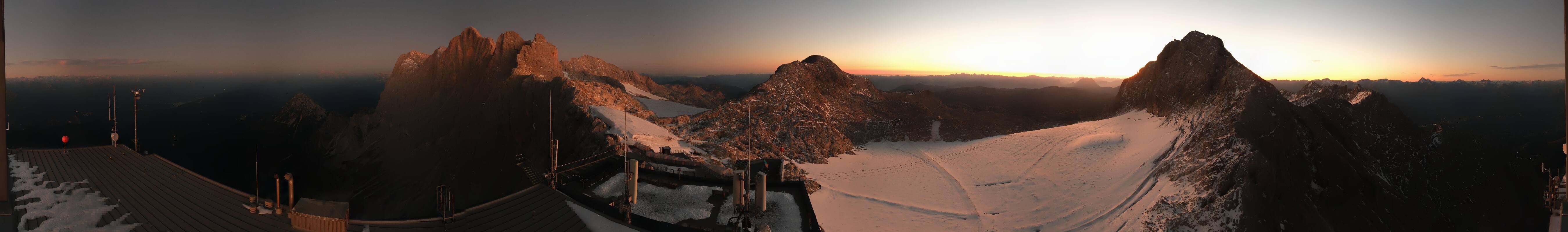 Archiv Foto Webcam Dachstein Gletscher: Panoramablick von der Bergstation