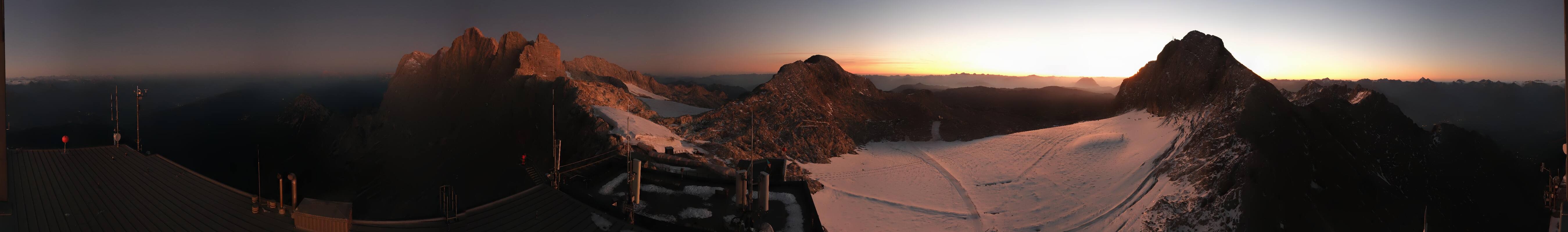 Archiv Foto Webcam Dachstein Gletscher: Panoramablick von der Bergstation