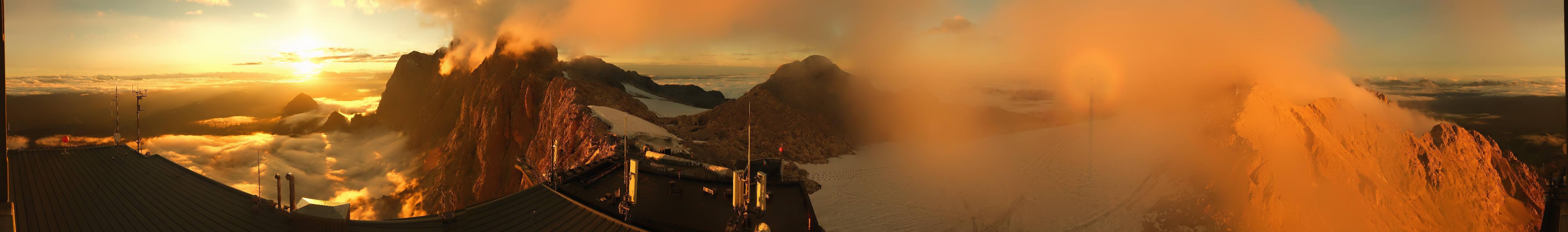 Archiv Foto Webcam Dachstein Gletscher: Panoramablick von der Bergstation