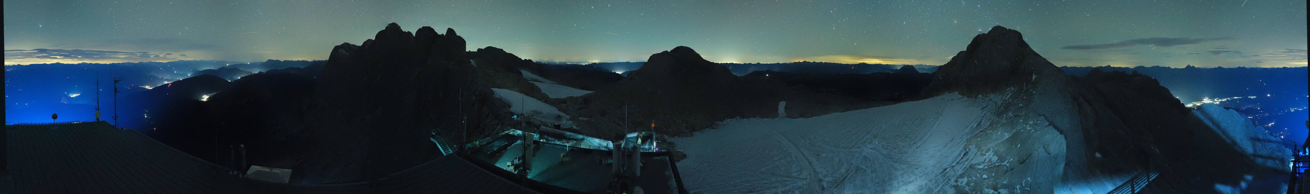 Archived image Panoramic webcam view at the Dachstein Glacier