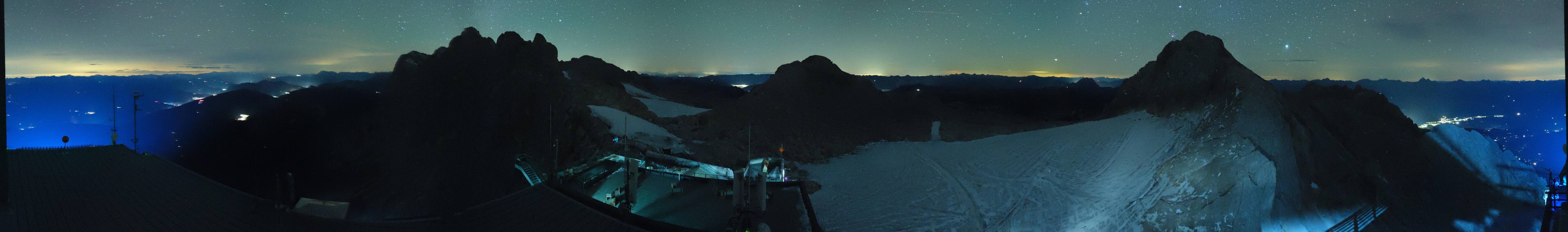 Archived image Panoramic webcam view at the Dachstein Glacier