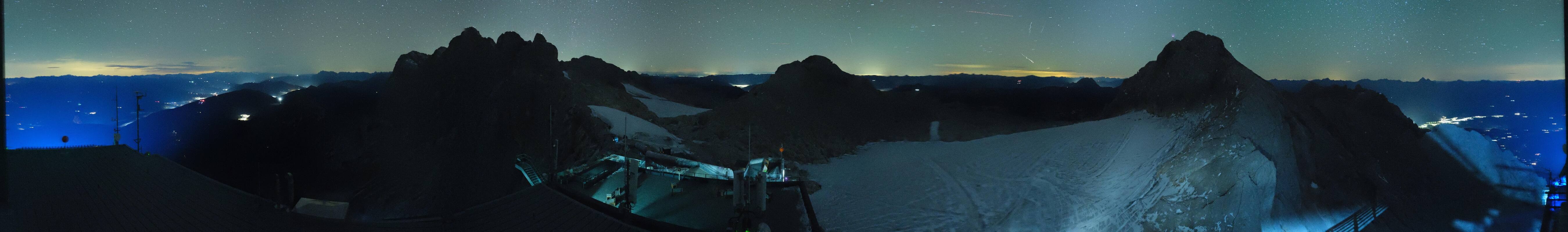Archived image Panoramic webcam view at the Dachstein Glacier
