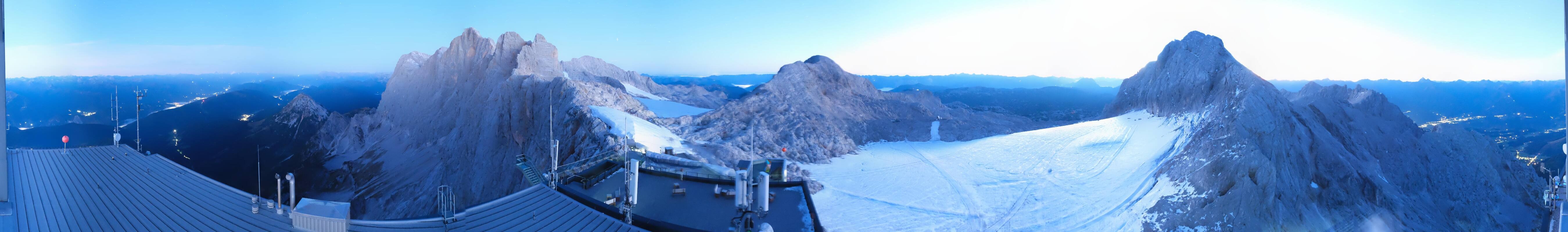 Archived image Panoramic webcam view at the Dachstein Glacier
