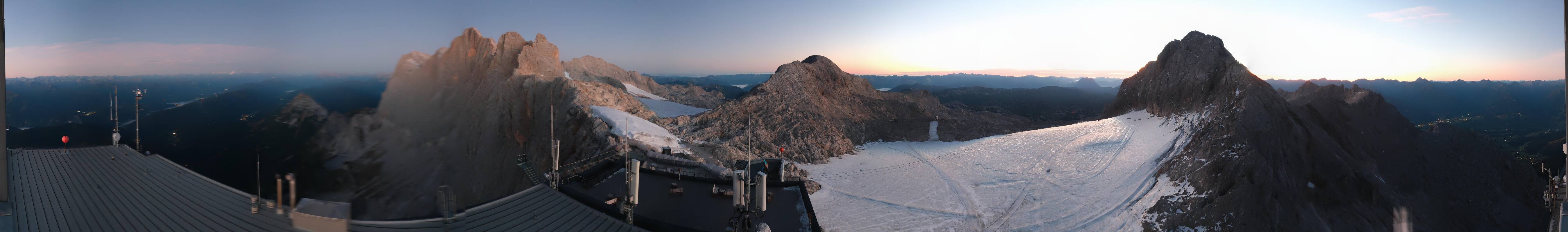 Archived image Panoramic webcam view at the Dachstein Glacier