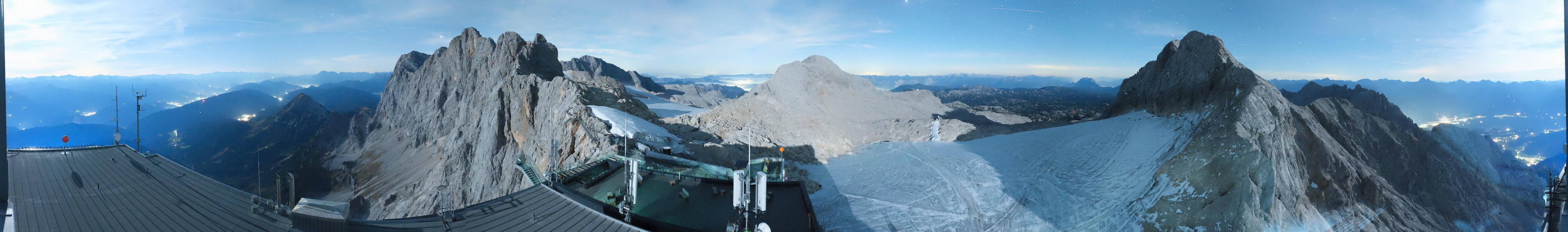 Archived image Panoramic webcam view at the Dachstein Glacier