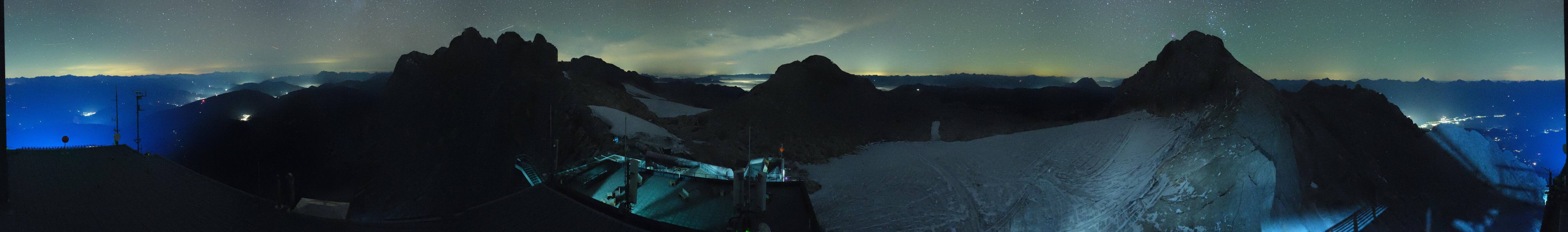 Archived image Panoramic webcam view at the Dachstein Glacier
