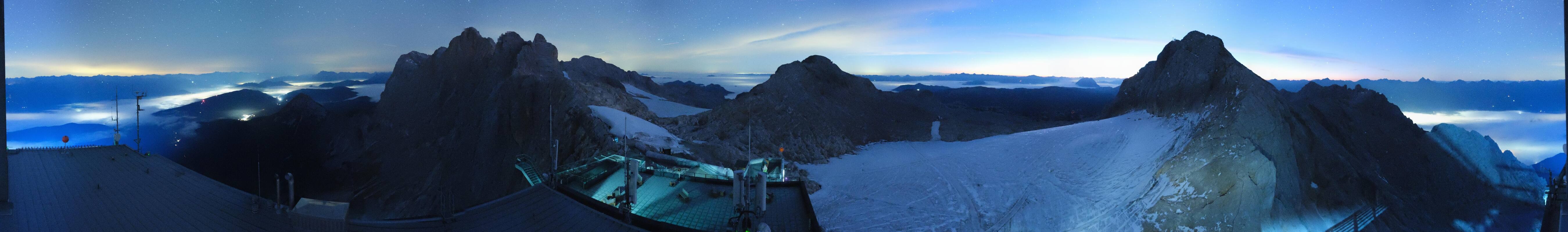 Archived image Panoramic webcam view at the Dachstein Glacier