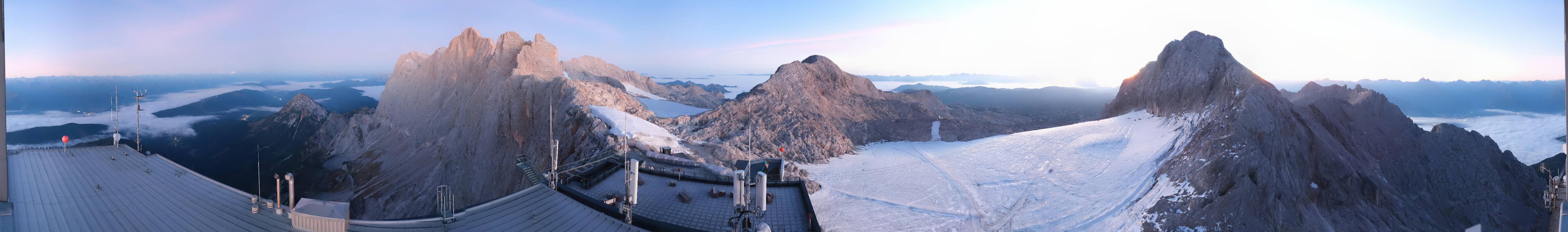Archived image Panoramic webcam view at the Dachstein Glacier