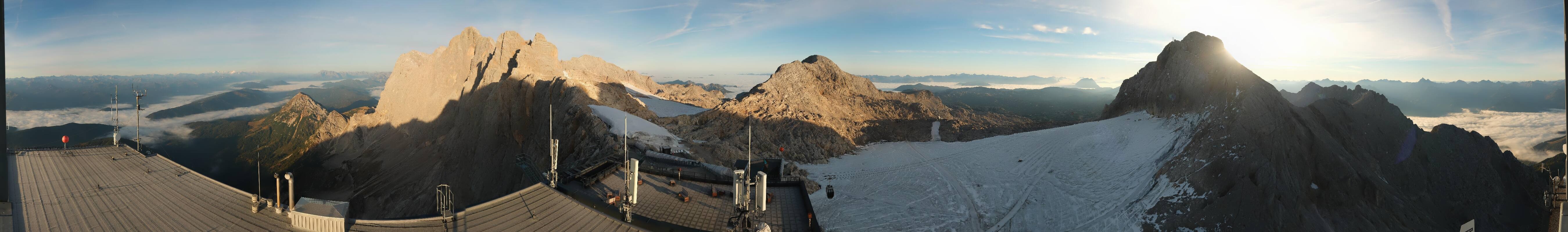 Archived image Panoramic webcam view at the Dachstein Glacier