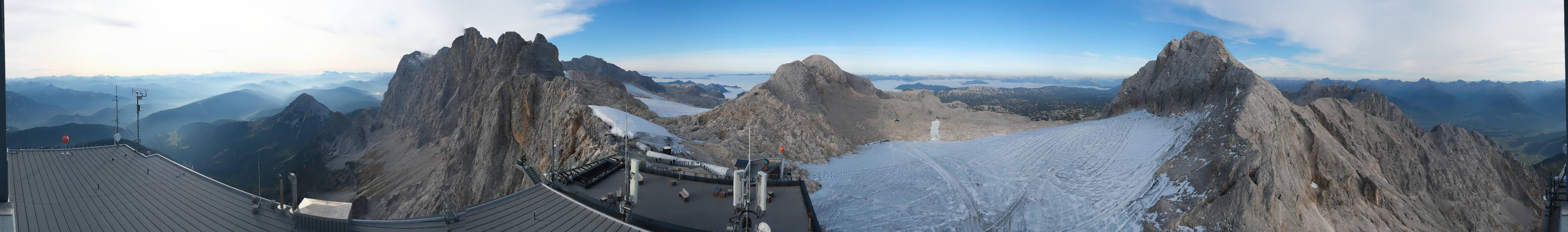 Archived image Panoramic webcam view at the Dachstein Glacier