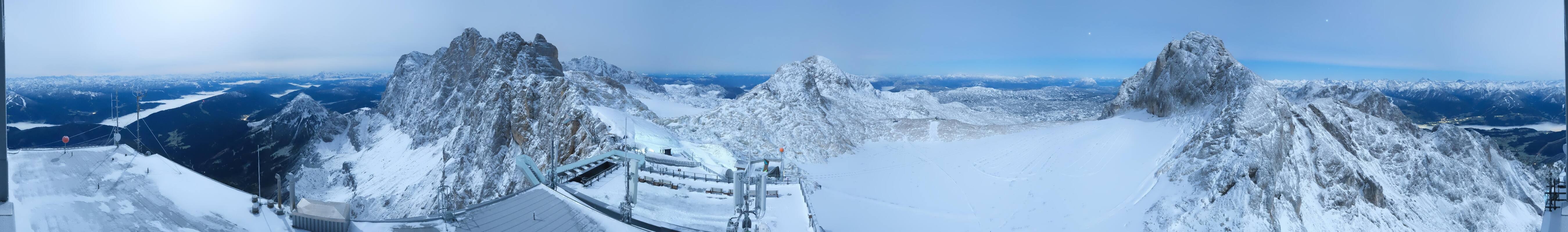 Archived image Panoramic webcam view at the Dachstein Glacier