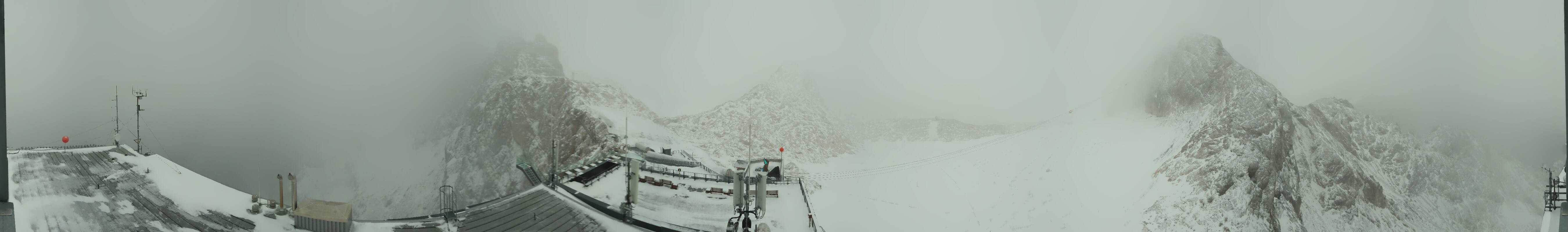 Archived image Panoramic webcam view at the Dachstein Glacier