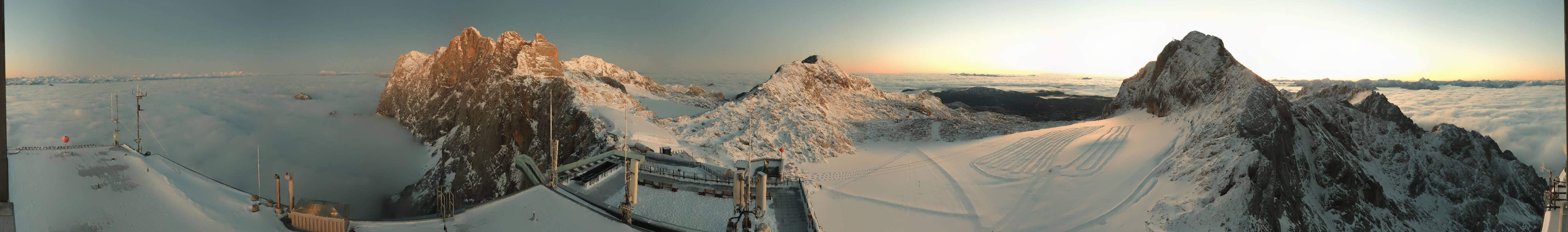 Archiv Foto Webcam Dachstein Gletscher: Panoramablick von der Bergstation