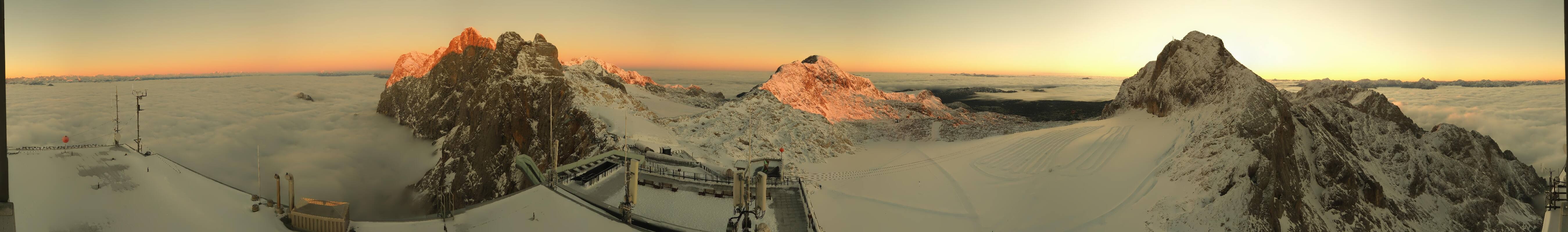 Archiv Foto Webcam Dachstein Gletscher: Panoramablick von der Bergstation