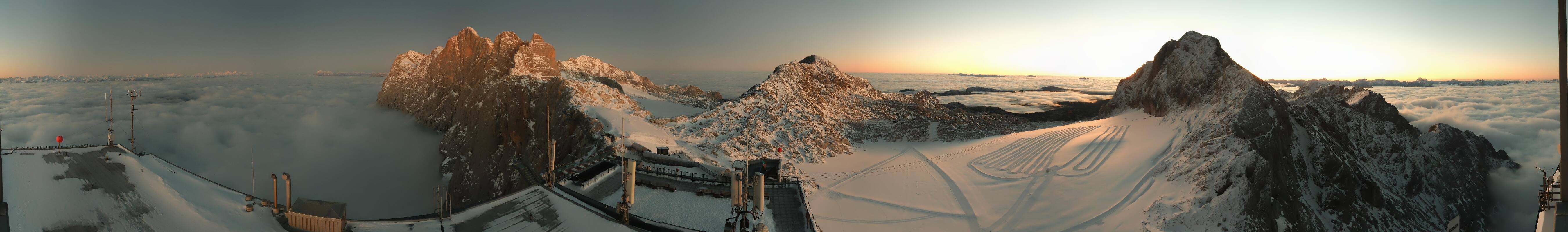 Archiv Foto Webcam Dachstein Gletscher: Panoramablick von der Bergstation