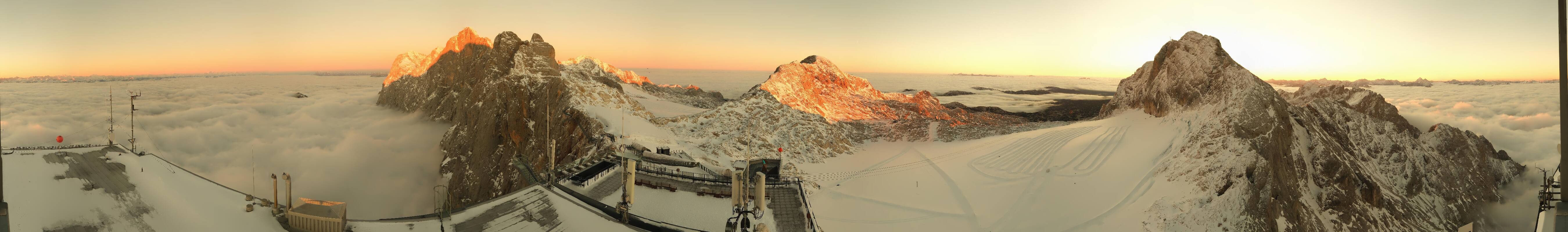 Archiv Foto Webcam Dachstein Gletscher: Panoramablick von der Bergstation