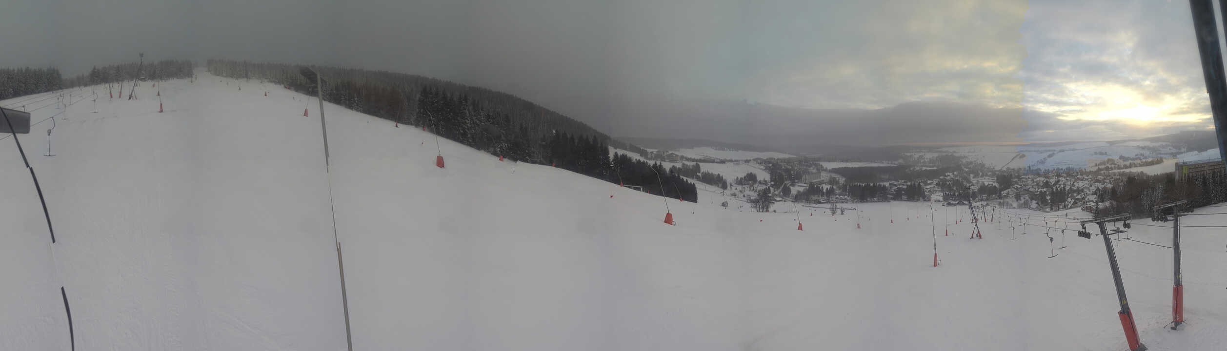 Archiv Foto Webcam Oberwiesenthal - Blick auf Skihang und Ort