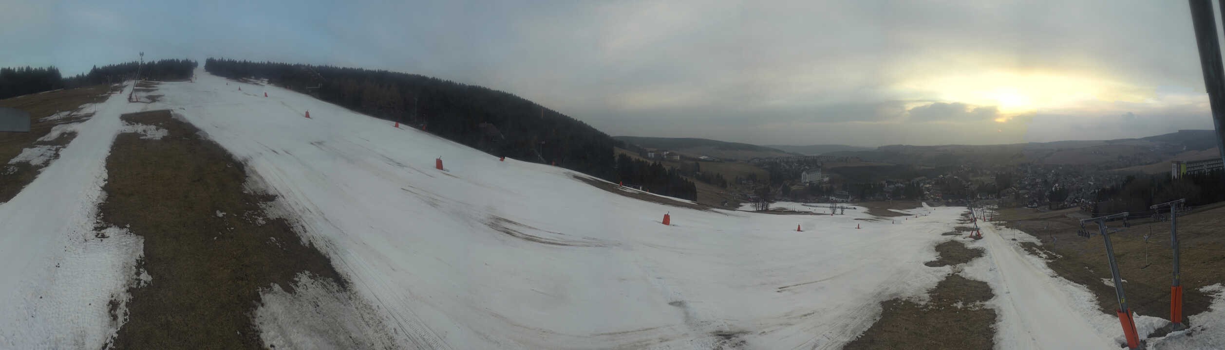 Archiv Foto Webcam Oberwiesenthal - Blick auf Skihang und Ort
