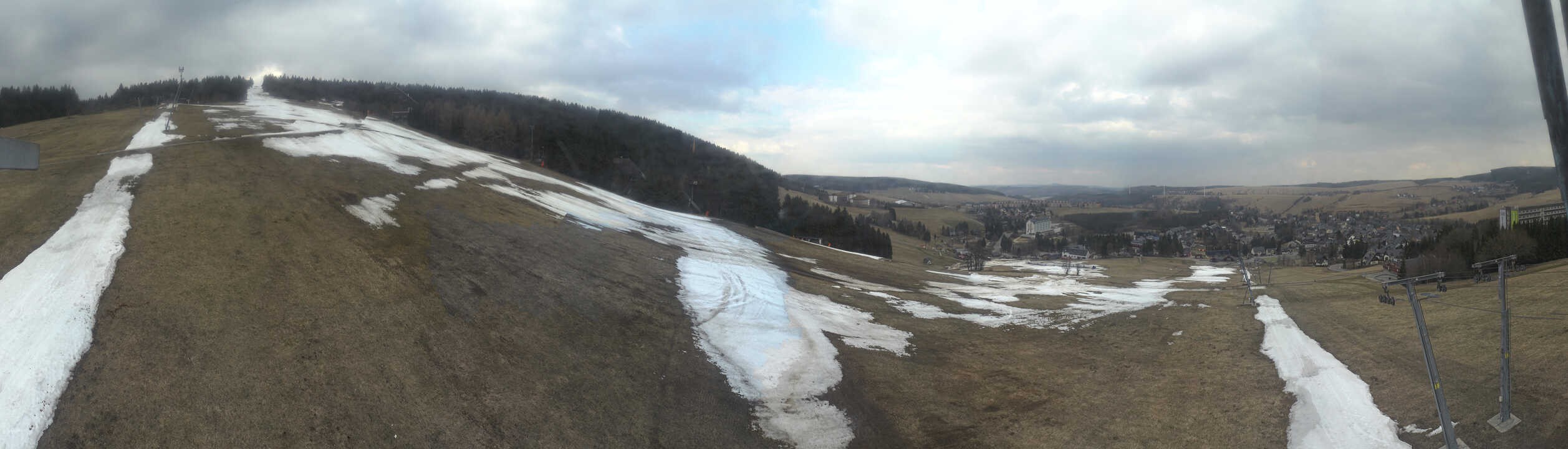 Archiv Foto Webcam Oberwiesenthal - Blick auf Skihang und Ort