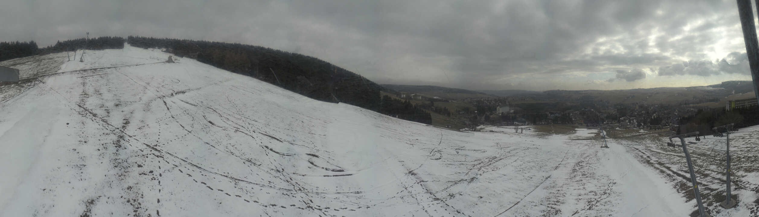 Archiv Foto Webcam Oberwiesenthal - Blick auf Skihang und Ort