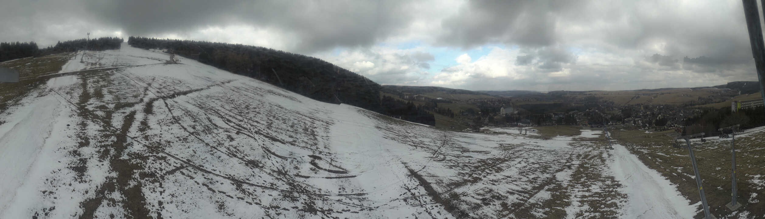 Archiv Foto Webcam Oberwiesenthal - Blick auf Skihang und Ort
