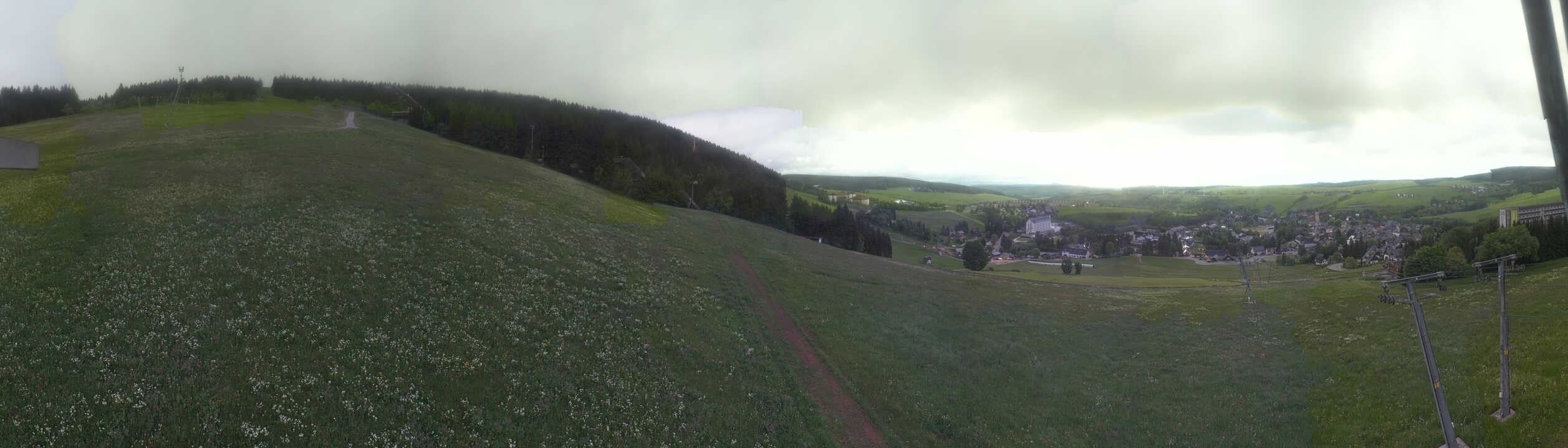 Archiv Foto Webcam Oberwiesenthal - Blick auf Skihang und Ort