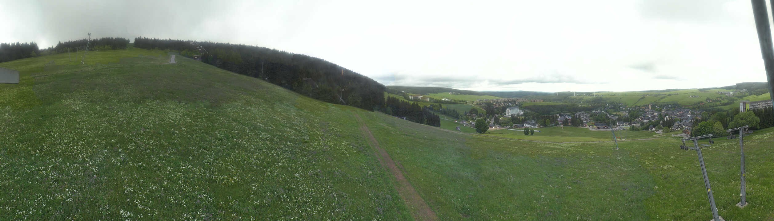 Archiv Foto Webcam Oberwiesenthal - Blick auf Skihang und Ort