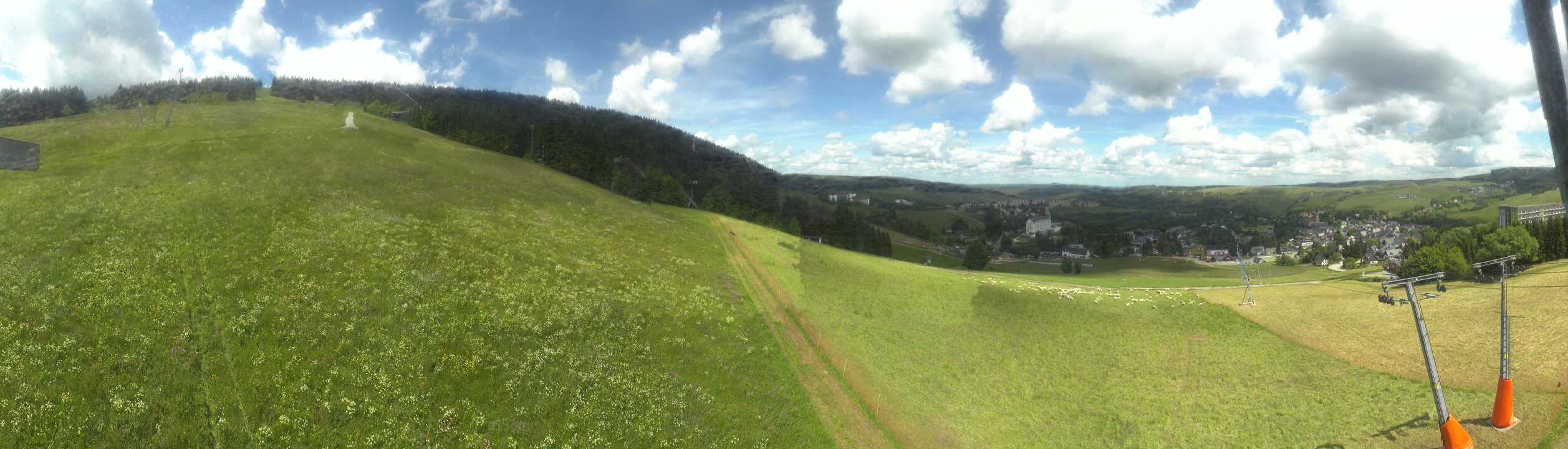 Archiv Foto Webcam Oberwiesenthal - Blick auf Skihang und Ort