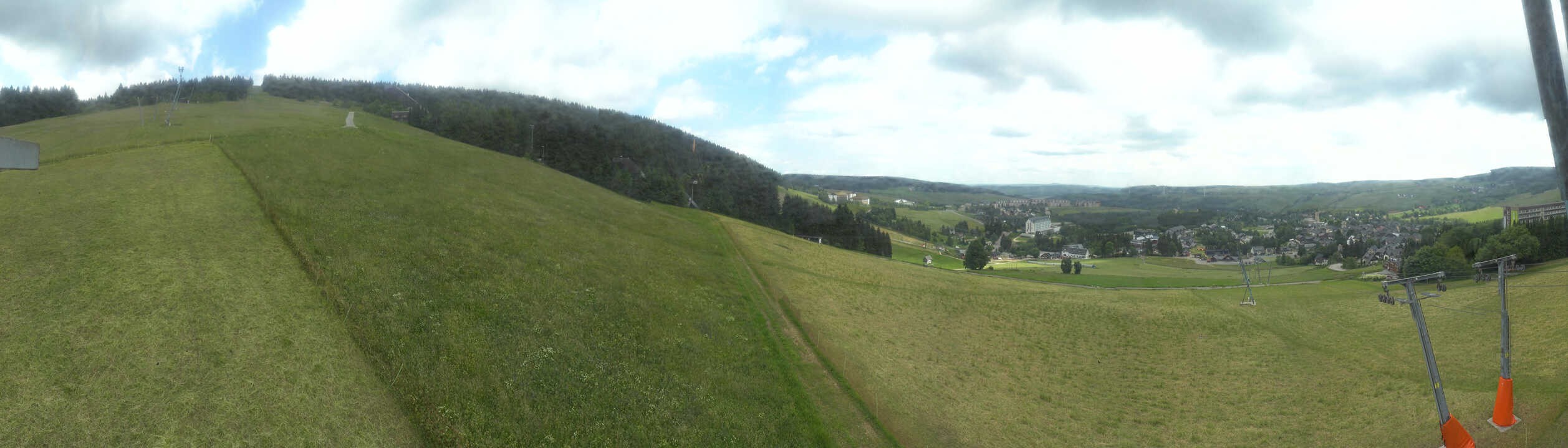 Archiv Foto Webcam Oberwiesenthal - Blick auf Skihang und Ort