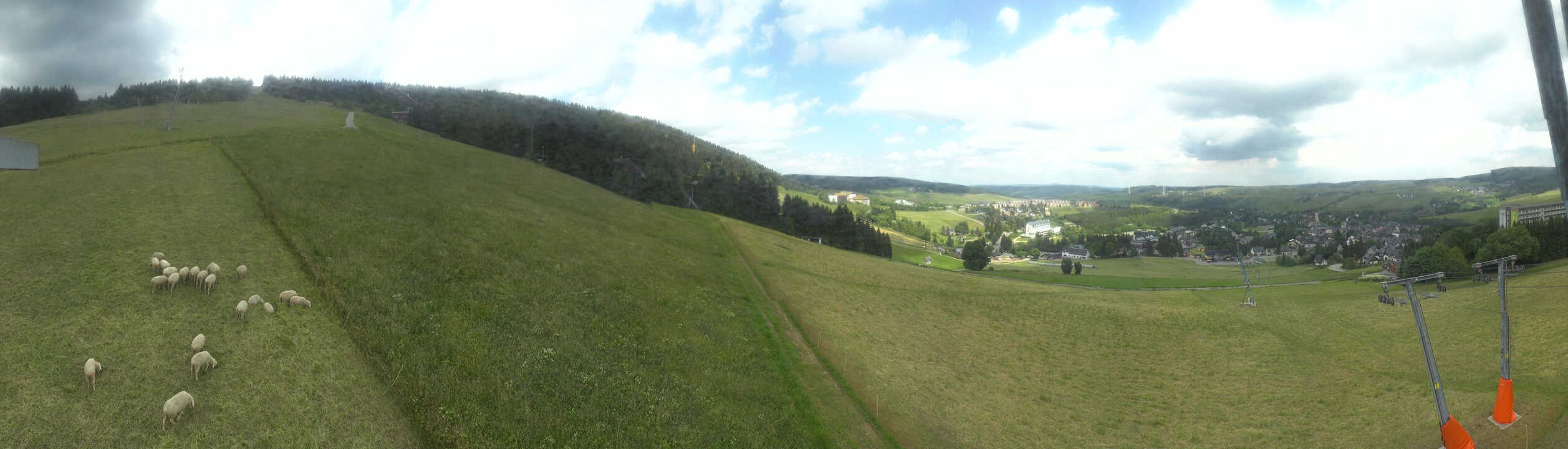 Archiv Foto Webcam Oberwiesenthal - Blick auf Skihang und Ort