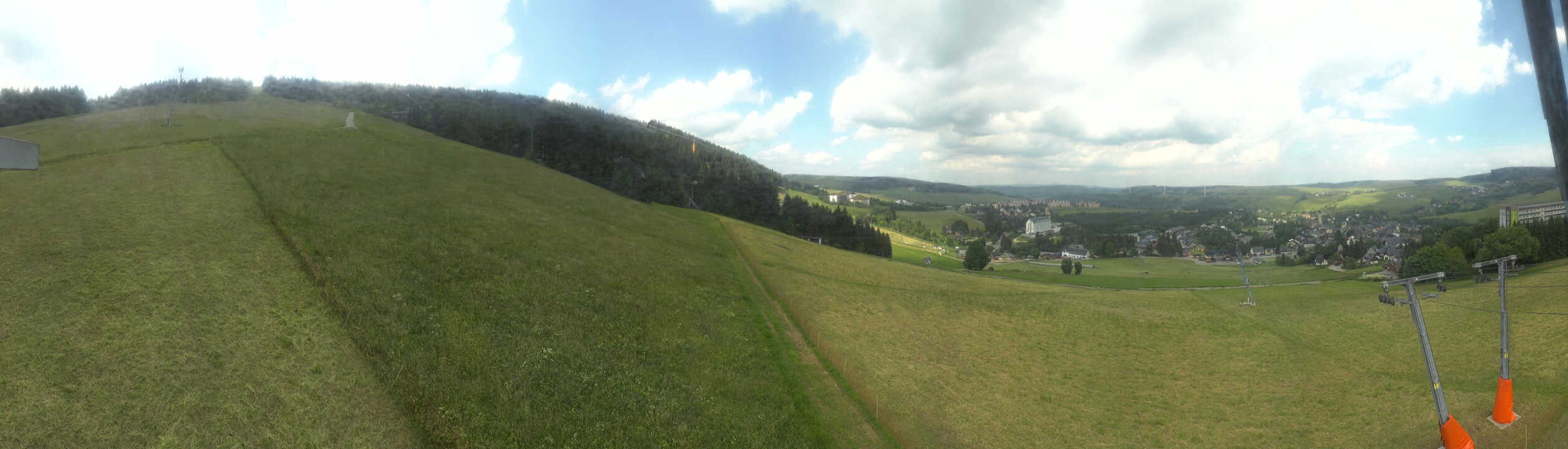 Archiv Foto Webcam Oberwiesenthal - Blick auf Skihang und Ort