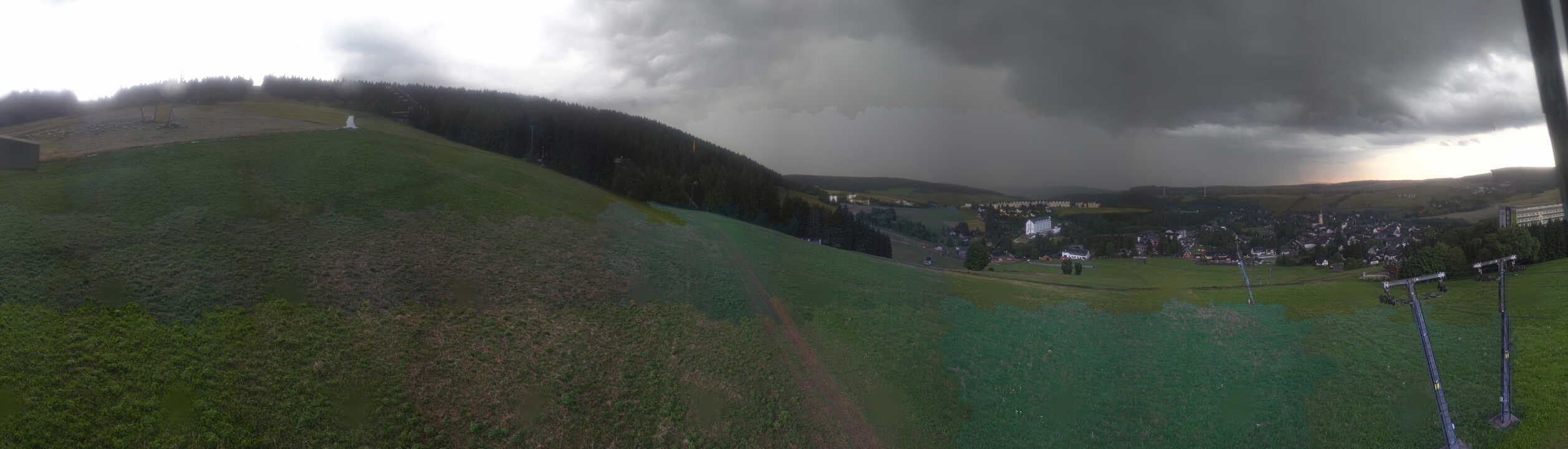 Archiv Foto Webcam Oberwiesenthal - Blick auf Skihang und Ort