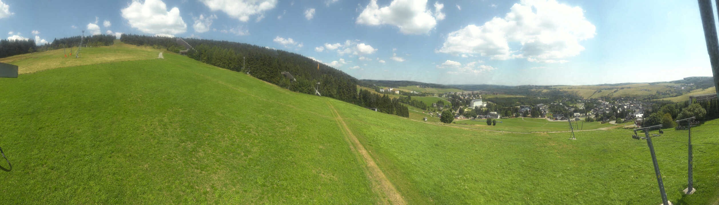 Archiv Foto Webcam Oberwiesenthal - Blick auf Skihang und Ort