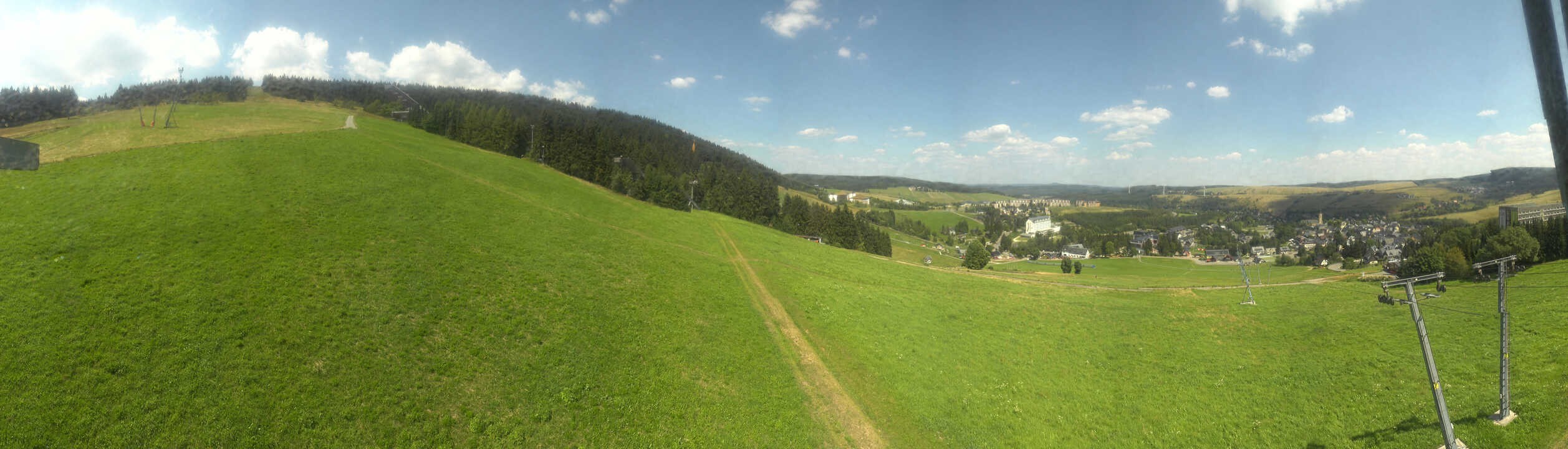 Archiv Foto Webcam Oberwiesenthal - Blick auf Skihang und Ort