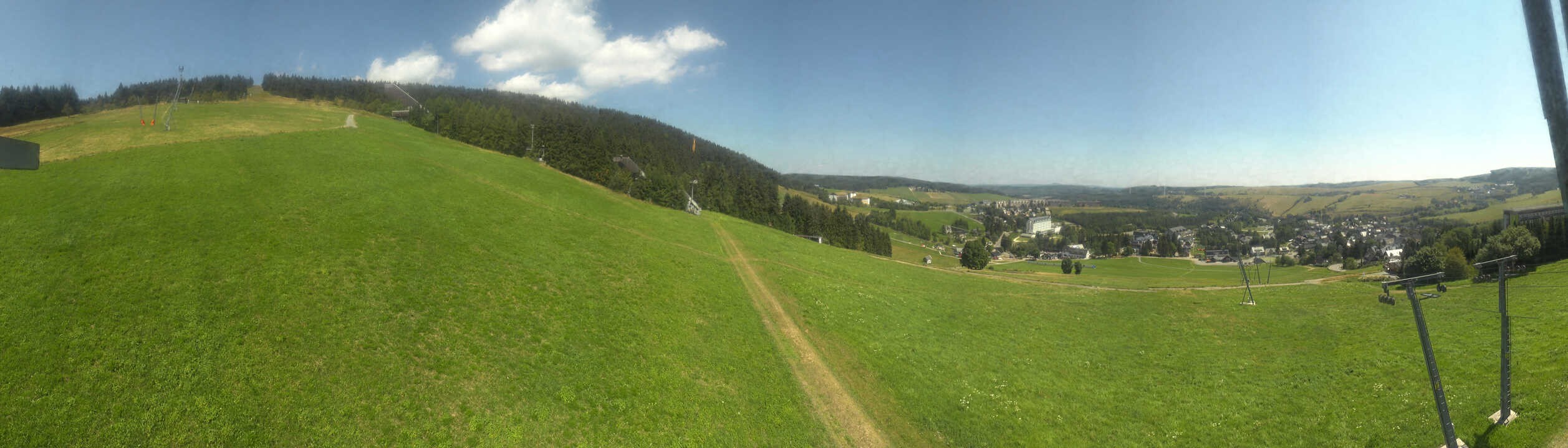 Archiv Foto Webcam Oberwiesenthal - Blick auf Skihang und Ort