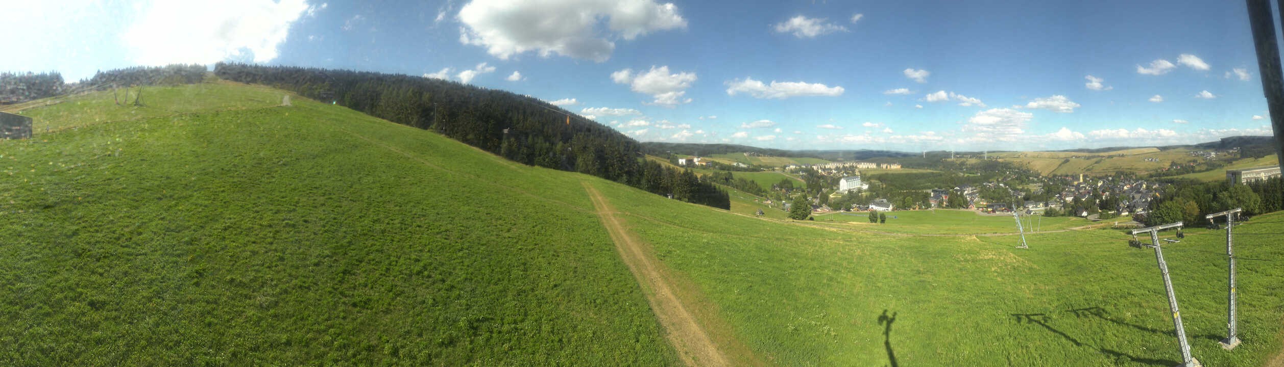 Archiv Foto Webcam Oberwiesenthal - Blick auf Skihang und Ort