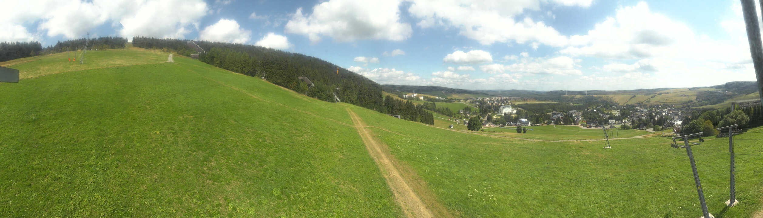 Archiv Foto Webcam Oberwiesenthal - Blick auf Skihang und Ort