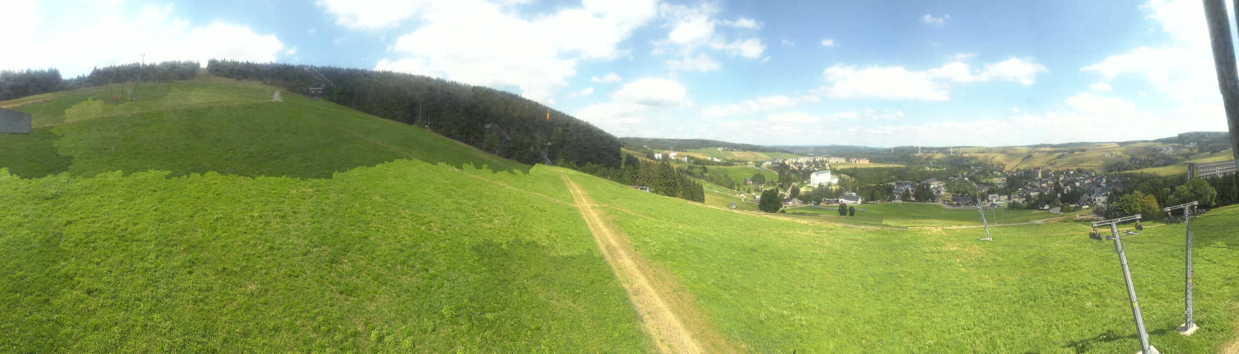 Archiv Foto Webcam Oberwiesenthal - Blick auf Skihang und Ort