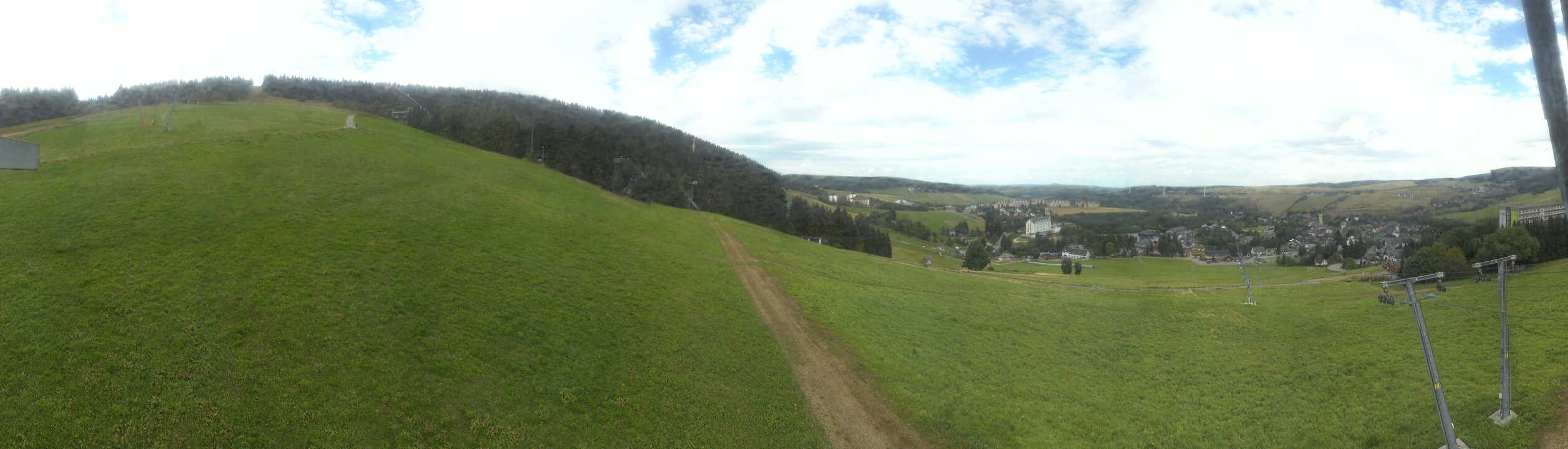 Archiv Foto Webcam Oberwiesenthal - Blick auf Skihang und Ort