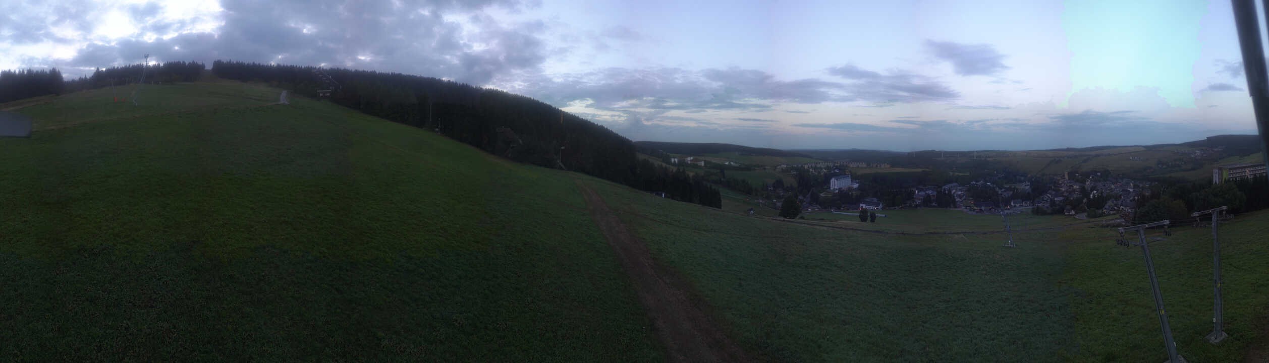 Archiv Foto Webcam Oberwiesenthal - Blick auf Skihang und Ort
