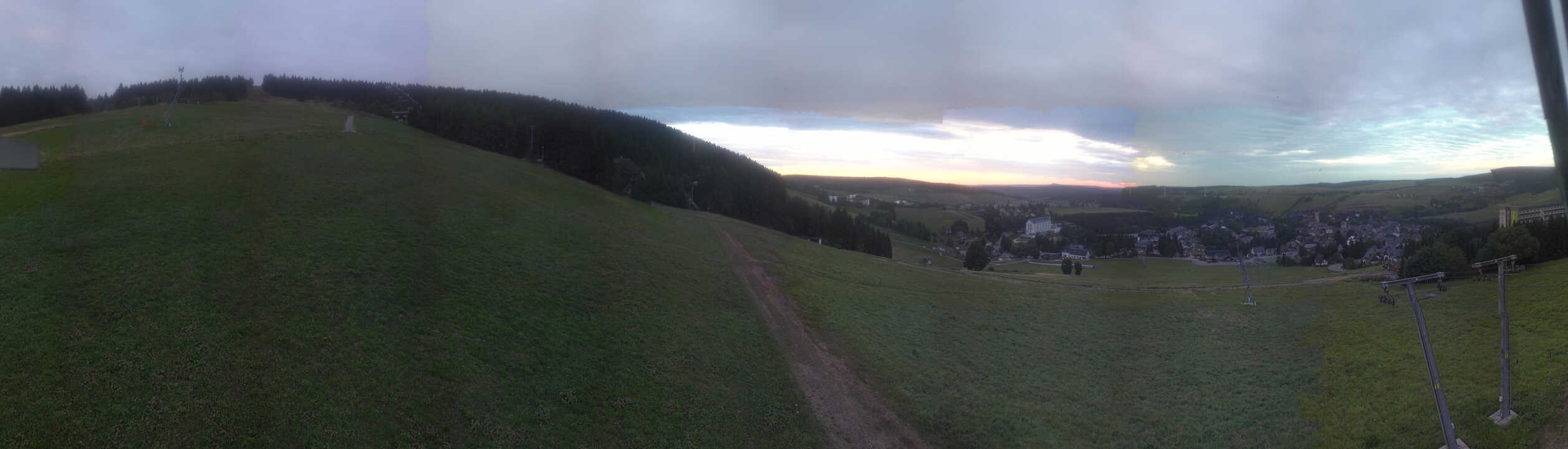 Archiv Foto Webcam Oberwiesenthal - Blick auf Skihang und Ort